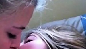 Girls Kissing Selfie Suck Drtuber